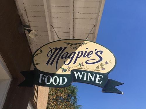St Louis Restaurant Review publishes a review about Magpies Cafe in St Charles, MO