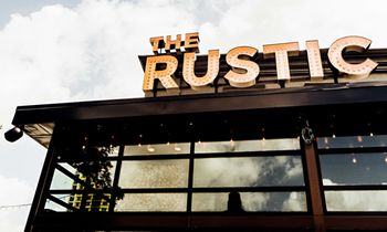 The Rustic Post Oak Opens in Uptown Park
