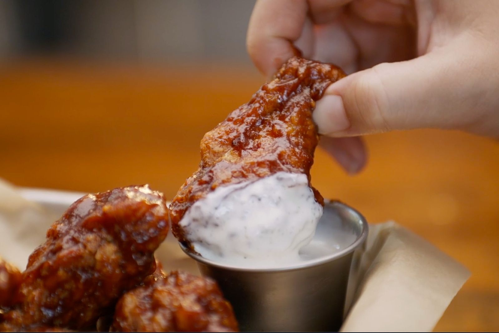 Hoots Wings Soars into Franchising, Signs 60-Unit Development Deal with AE Restaurant Group
