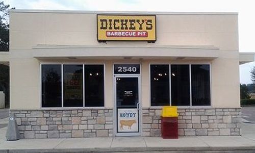 Dickey’s Celebrates Grand Opening in Starke