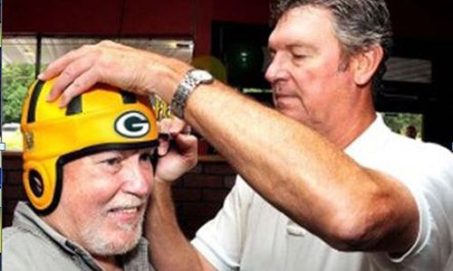 Lynn Dickey Celebrates with Wisconsin Barbecue Lovers and Dickey’s Barbecue