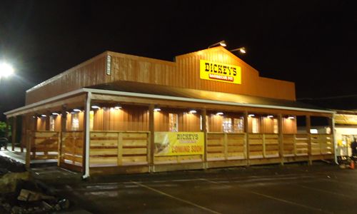 Dickey’s Barbecue Offers Pit-Smokin Barbecue in Puyallup