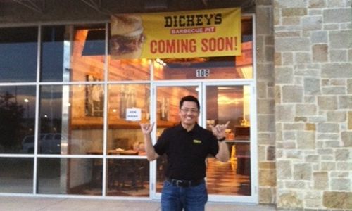Dickey’s Barbecue Pit Gets in the Holiday Spirit with New Granbury Restaurant