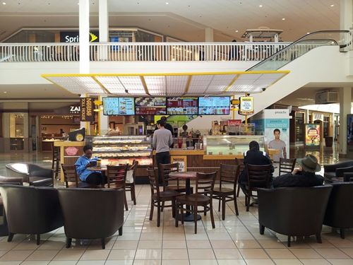 Springhill Mall Welcomes Nestlé Toll House Café by Chip to West Dundee Today