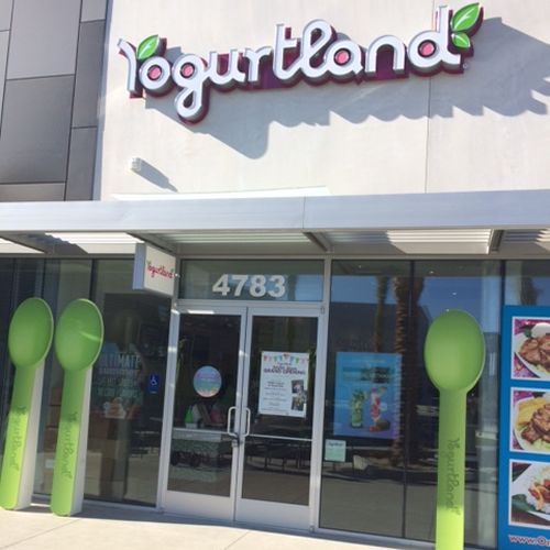 Yogurtland Celebrates the Opening Of Its 300th Store