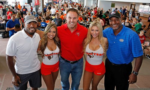 Hooters Takes Over Raymond James Stadium to Kick Off Fantasy Football Season