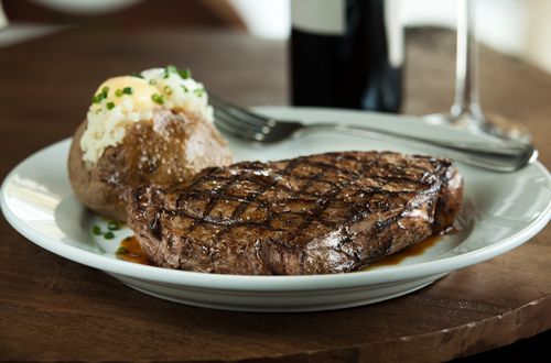 Lone Star Steakhouse Dares Guests to ‘Steak Their Claim’