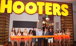 World’s Largest Hooters Celebrates Grand Opening at Palms Casino Resort