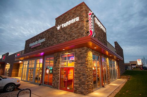 Toppers Pizza Inks 22-Unit Deal with Seasoned Franchise Group to Develop in Virginia and Maryland