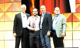 Hooters Presents Hooters de Mexico with 2015 Developer of the Year Award