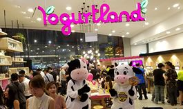 Yogurtland Expands to Singapore; First Location Opens at Suntec City Fountain of Wealth