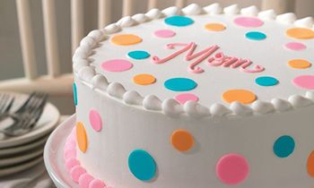 Baskin-Robbins Celebrates Moms Nationwide with New Polka Dot Cake and May Flavor of the Month, Mom’s Makin’ Cookies