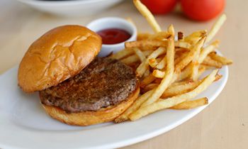 Zinburger Wine & Burger Bar Introduces Summer Kids Menu