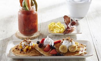 Another Broken Egg Cafe Goes to the Beach