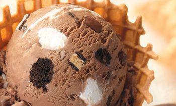 Baskin-Robbins to Offer Free Polar Pizza Samples on July 14 to Celebrate National Ice Cream Month