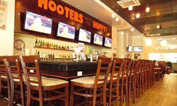 Hooters of Alajuela Opens In Costa Rica