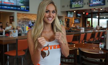 Catch Mayweather vs. McGregor at Hooters; Win trip to see the fight live in Las Vegas