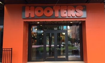 Hooters Opens in Downtown Fort Worth on Labor Day