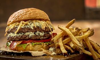 MOOYAH Burgers, Fries & Shakes Partners with Aramark to Open Location at University of North Carolina Wilmington