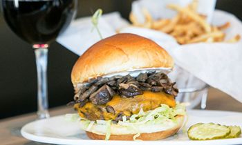 First Zinburger Wine & Burger Bar in Maryland To Host Job Fair September 29 – October 10 in Hanover