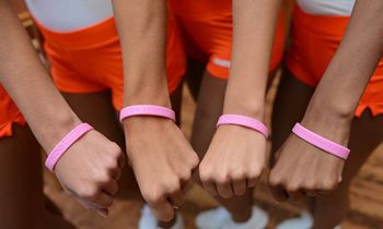 Hooters Calls on Nation to ‘Give A Hoot’ in the Fight Against Breast Cancer