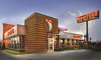 Hooters Opens Newest Location in Memphis