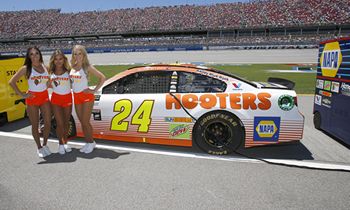Hooters Returns to Track as Chase Elliott’s Primary Sponsor for November Races