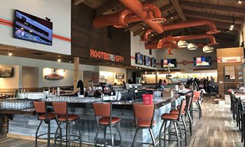 Hooters Spreads Wings with Third Oklahoma City Location