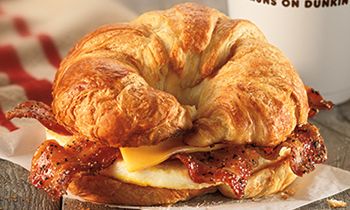 Happy Holidays For Bacon Lovers: Dunkin’ Donuts Brings Back The Sweet Black Pepper Bacon Breakfast Sandwich