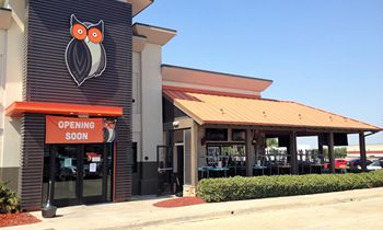 Hooters Opens Newest Location in Grand Prairie, TX