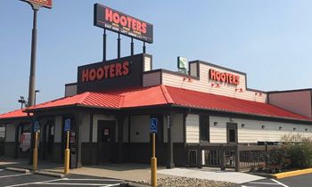 Hooters Opens Newest Location in Mason, Ohio