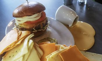 Zinburger Wine & Burger Bar Offers $5 Cheeseburger on September 18, 2018 for National Cheeseburger Day