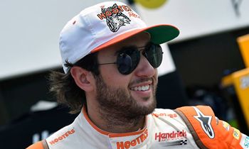 Chase Elliott Winning NASCAR’s Most Popular Driver Means Free Wings at Hooters on Monday