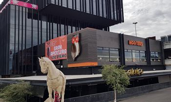 Hooters 1st Location in Guadalajara Area Opens