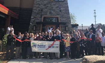Lazy Dog Restaurant & Bar Opens in Peachtree Corners