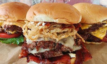 MOOYAH Burgers, Fries & Shakes to Drive Holiday Gift Card Sales with Gamification for Guests