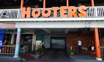 Hooters Opens First Location in Nassau, Bahamas