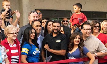 Straw Hat Pizza Restaurant in Gilroy, CA receives 2020 Franchise Rock Star Award