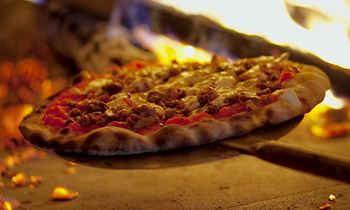 Smokin’ Oak Wood-Fired Pizza Firing Up Second Iowa Location