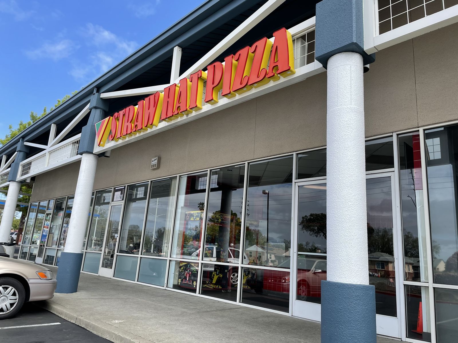 New Straw Hat Pizza Now Open in San Lorenzo, CA New Straw Hat Pizza Now Open in San Lorenzo, CA