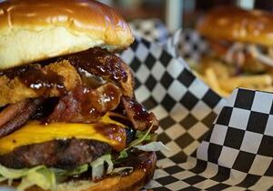 Straw Hat Pizza Returning to Bakersfield, CA