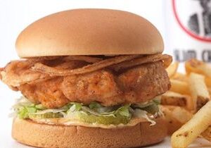 Slim Chickens Celebrates November 8th Opening in Jackson, Tennessee