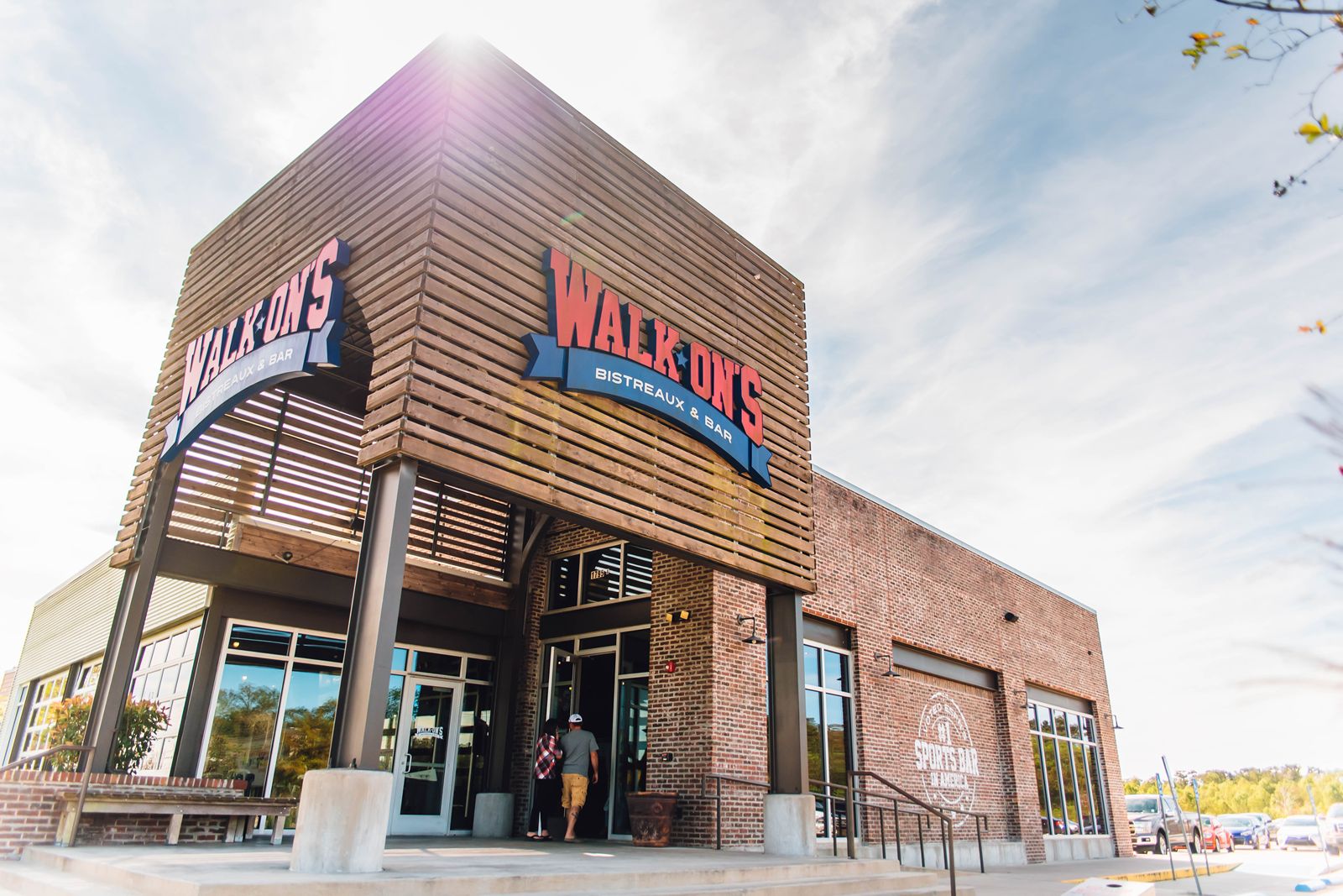 Walk-On's Celebrates Grand Opening of First Oxford Restaurant