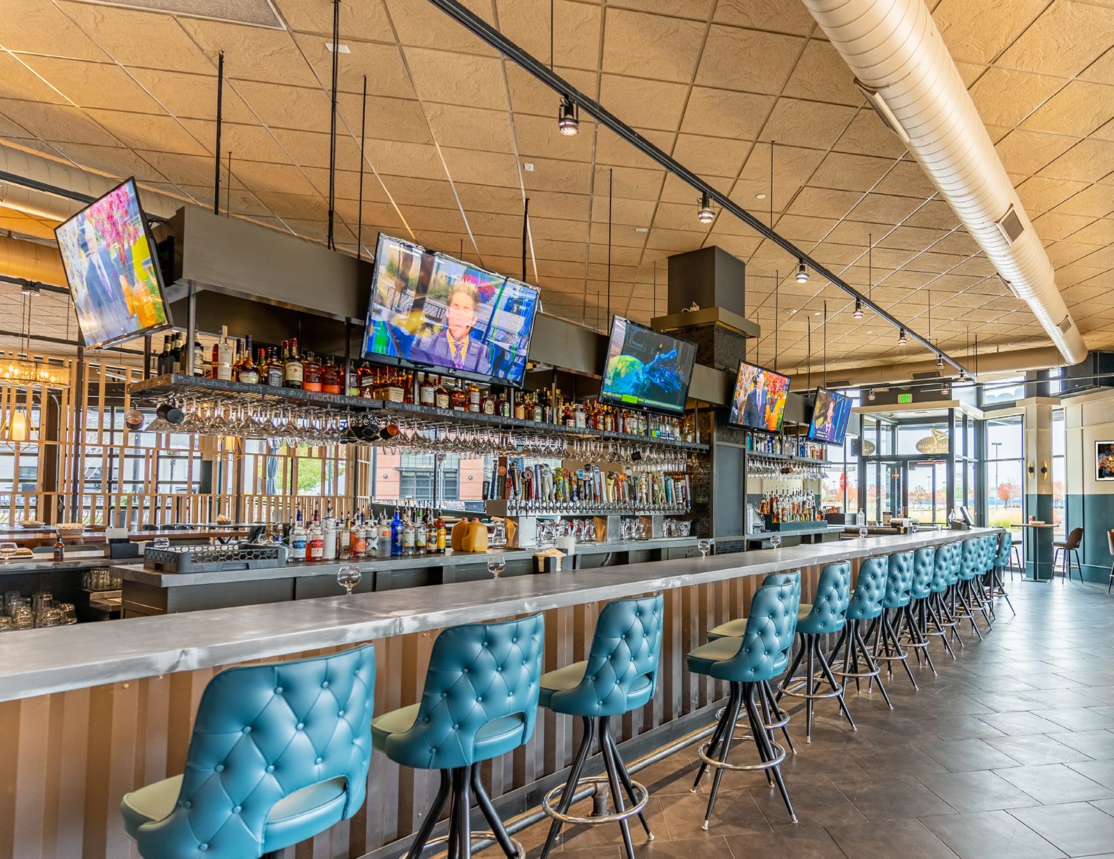 Bar Louie Unveils Brand’s FirstEver Redesign in Denver