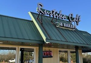 Rustika Café and Bakery Reintroduces its Jewish-Mexican Fusion Favorites to Friendswood
