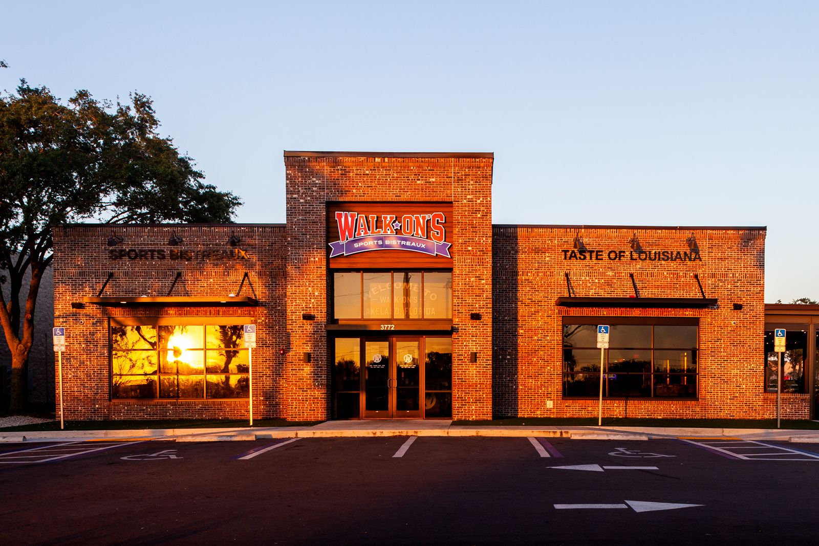 Walk-On's Sports Bistreaux Celebrates Grand Opening of First Arizona Restaurant in Gilbert Walk-On's Sports Bistreaux Celebrates Grand Opening of First Arizona Restaurant in Gilbert