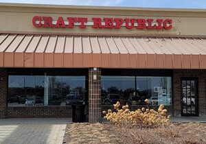 New Craft Republic Bar & Grill Opens in Arlington Heights