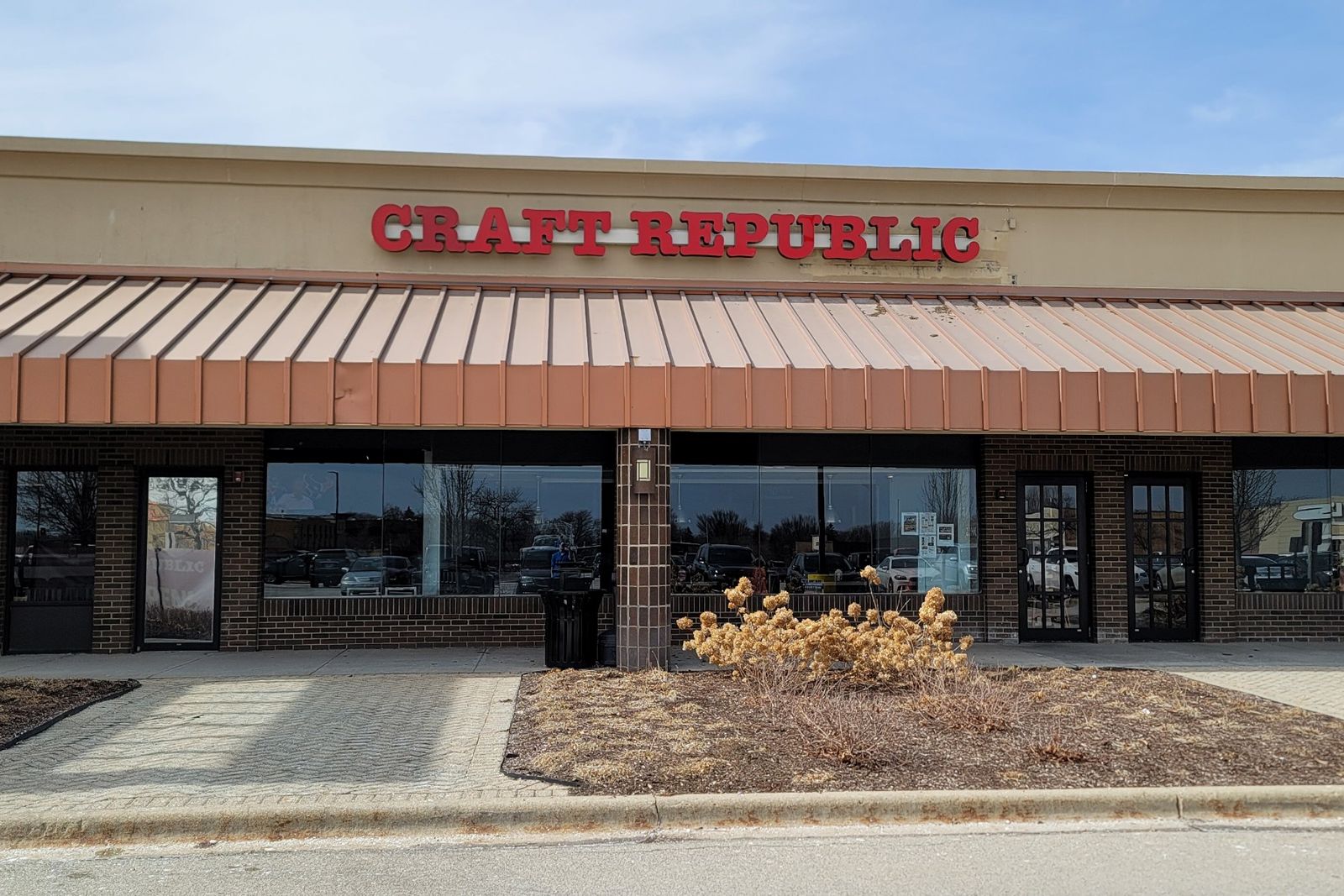 New Craft Republic Bar & Grill Opens in Arlington Heights New Craft Republic Bar & Grill Opens in Arlington Heights