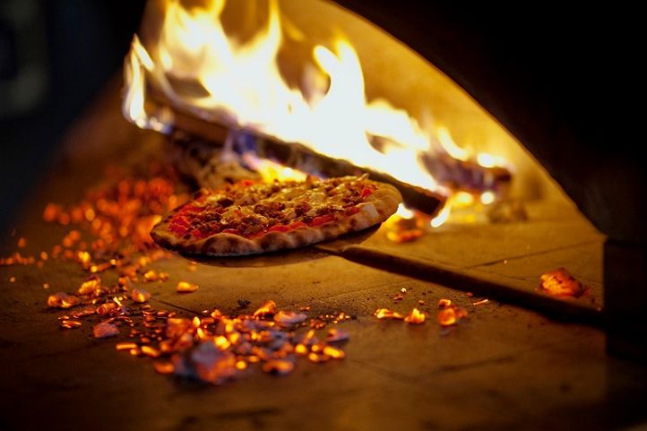 Smokin' Oak Wood-Fired Pizza and Taproom Makes Florida Debut