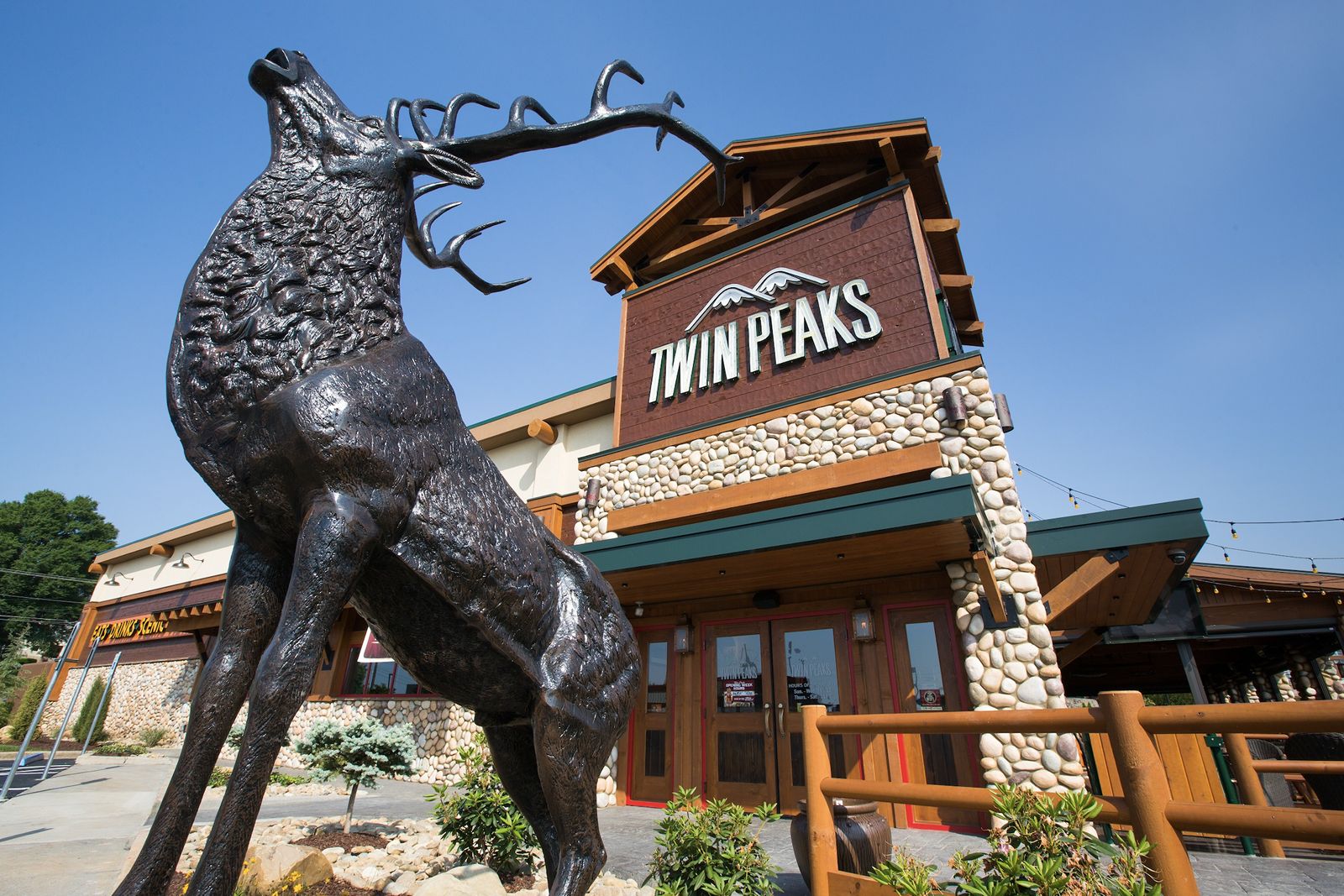 Twin Peaks Inks Multi-Unit Deal to Further Pennsylvania Expansion